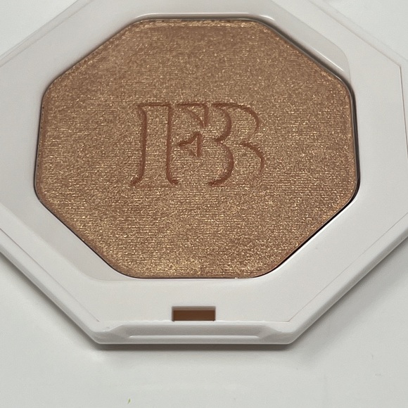 Fenty Beauty Killawatt Freestyle Highlighter in HU$LA BABY - Picture 5 of 9